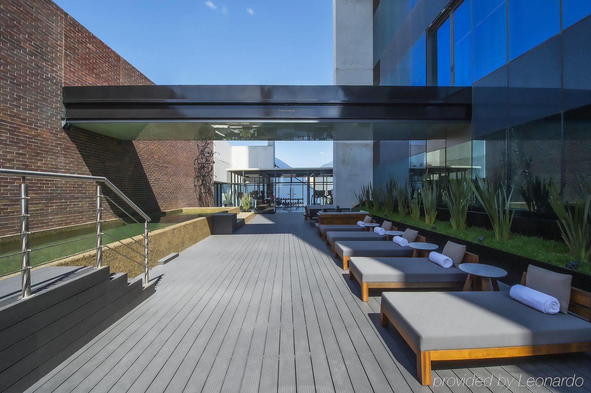 Fiesta Americana Monterrey Pabellon M. Exterior photo The rooftop pool at the hotel